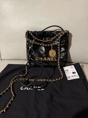 CHANEL 22 Mini Black Leather Chain Hand/Shoulder/Crossbody Bag